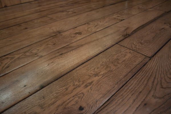 Reclaimed Flooring - Marseilles Oak Boards - close up detail